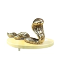 Ornamento zodiacale cobra in ottone con scaglie dettagliate su base bianca circolare - Ottone / Ornamento Serpente Errante