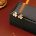 Boucles d'oreilles trèfle dorées élégantes avec finition martelée sur coffret cuir - Or (136# Style Trèfle à Texture Martelée)