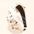 Diadema de satén blanco trenzado con perlas y cuentas metálicas de estilo retro elegante - Perlas Blanco