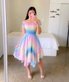 Detail des gesmokten Off-Shoulder-Mieders und Regenbogenverlaufs am Sommerkleid - S / Farbverlauf