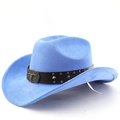 Detail eines himmelblauen Wildleder-Cowboyhuts mit Nietband und bronzenem Stierkopf-Buckle - M (56-58cm) / Tiefes Himmelblau