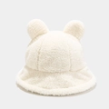 Dettaglio cappello alla pescatora in pile teddy bianco con orecchie da orso invernali - M(56-58cm) / Bianco