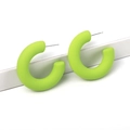 Orecchini a cerchio a C spessi verde neon con finitura laccata opaca da donna - Verde-giallo