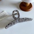 Grande pince à cheveux en résine grise à pois avec motif écaille et ressort métal - Forme de Ruban Gris 13cm