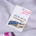Set di due fermagli musicali con pianoforte e gatto blu su scheda di presentazione - Set da 2 pezzi Pianoforte Musicale