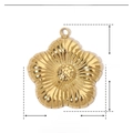 Macro shot of gold-plated stainless steel flower pendant with 21x23mm dimension - Five-Petal Flower / Gold