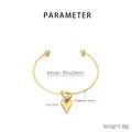 Details des goldenen Knotenharmbands mit Herzanhänger und Maßen 65x2mm sowie 14x12mm - Gold