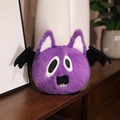 Peluche pipistrello viola con ali nere e un'espressione buffa per Halloween - Pipistrello