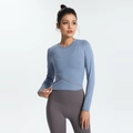 Damen Yoga-Langarmshirt in Dunstblau mit Cross-Waist-Design und eng anliegender Passform - S / Blau