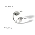 Detailansicht silberner offener Ring in unregelmäßiger Form mit Maßen 13 mm und 8,7 mm - Silber