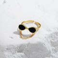 Chic S925 silver sunglasses ring in gold finish with chain detail on white stone - Adjustable Open / Gold