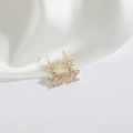 Pendientes de botón de doble flor dorados minimalistas con cristales de circón brillantes - Flor / Dorado