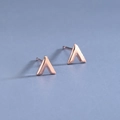 Elegante roségoldene V-Ohrstecker aus 925er Sterlingsilber mit polierter Oberfläche - V-Form / Roségold