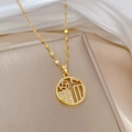 Collana di lusso in acciaio al titanio dorato con ciondolo carattere Fu e strass - Stile Placca Rotonda con Carattere Fu (F101)