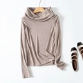 Elegante maglia grigia a collo alto da donna con maniche lunghe e trama vintage slim - S / Albicocca