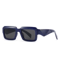 Retro-Sonnenbrille in Dunkelblau mit schwarzer Tintenmaserung und geometrischen Bügeln - Blaues Tintenmuster/Graue Gläser
