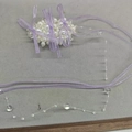 Elegante collar de cinta de organza morada con perlas blancas y cuentas transparentes - Morado