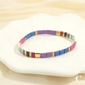 Dettaglio del bracciale con perline Tila colorate in smalto su un piatto a conchiglia - BR1670-C/Mix Viola Scuro Blu Oro