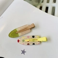 Gros plan de deux barrettes à cheveux en forme de glace aux couleurs pastel et motifs - Style Pailleté à Pois (HDJ-11) / 2 Pièces/Ensemble