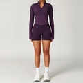 Dunkelviolettes Yoga-Set mit Langarmjacke und kurzen Sporthosen für Fitness und Yoga - S / Jacke + Shorts / Pflaumenlila