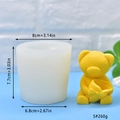 Dettaglio dello stampo in silicone a forma di orso con dimensioni 8x7,7 cm e prodotto finito - Orso che tiene un vaso di fiori
