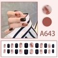 Détail des faux ongles A643 marron café et marbre avec accents dorés - Marbre Café Foncé Brun Rosé Estompé (A643)