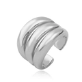 Detalle de anillo abierto ancho de tres capas en plata con acabado pulido espejo - Estilo Ancho de 3 Capas / Oro Blanco