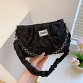 Borsa a tracolla nera a pieghe alla moda con catena argento e etichetta Jing Pin - Nero