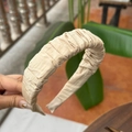 Diadema de tela beige con diseño de pliegues fruncidos de estilo Morandi minimalista - Beige