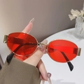 Ovale Sonnenbrille mit goldenem Metallrahmen und roten Gläsern für einen Retro-Look - Goldener Rahmen Rote Gläser