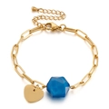 Bracelet à maillons trombones dorés avec pierre bleue hexagonale et pendentif cœur - Perle Hexagonale Bleue Dorée (KB145361-Z)
