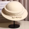 Elegante cappello cloche in lana crema con fiocco delicato e dettagli in perle - M(56-58CM) Regolabile / Bianco