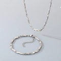 Dettaglio della collana e del bracciale a catena Chopin in acciaio inossidabile argento con moschettone - Larghezza Catena 2.5mm/Bracciale 18cm / Color Acciaio