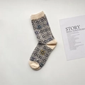 Chaussettes vintage à fleurs grises avec bordure beige et motif jacquard bleu - Gris Bleu Jaune Petit Motif Floral
