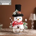 Bonhomme de neige de Noël blanc avec écharpe rayée et socle en branche, 18x13x26cm - Bonhomme de Neige avec Chapeau Noir