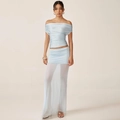 Dettaglio del set azzurro due pezzi con top a fascia e gonna in tulle trasparente - S / Blu