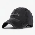 Détail de la broderie bad hair day sur la casquette en coton lavé noir - Réglable / Noir (Bad Hair Day)