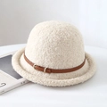 Elegante cappello alla pescatora beige con cinturino in pelle marrone e fibbia oro - M (56-58cm) / Beige