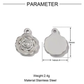 Dettaglio macro del ciondolo a rosa in argento da 16mm x 14mm con rilievo lucido - Ciondolo Rosa Vortice Argento