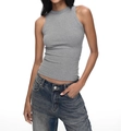 Detalle de camiseta gris de tirantes con textura acanalada y ajuste ceñido al cuerpo - S / Gris
