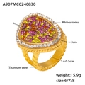 Anillo de acero de titanio dorado con pedrería de colores en gota y borde trenzado - US 6 / Dorado