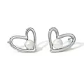 Pendientes de corazón hueco en plata con perla blanca para mujeres elegantes - Grande Plata (PD3292) / 15mm
