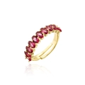 Détail de cristaux rouges ovales sertis sur une bague ajustable plaquée or 18K - Ouvert Réglable / Or + Zircone Rouge