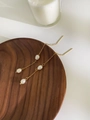 Elegantes pendientes de hilo en titanio chapado en oro de 18K con perlas de agua dulce - Estilo Perla Dorada