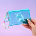Monedero de unicornio azul de PVC con purpurina y cuentas de colores en la mano - Azul