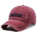 Vintage Baseballkappe in Burgund mit blauer BOSTON Stickerei und Used-Look Waschung - Verstellbar / Burgunderrot