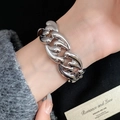 Bracciale a catena spessa in argento lucido da donna con design metallico audace - Bracciale - Argento