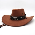 Chapeau de cowboy marron avec boucle tête de taureau et clous sur fond blanc pur - M Taille Unique Adulte (56-58cm) / Marron