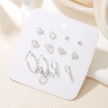 Ensemble minimaliste de puces d'oreilles argentées en forme de cœur sur carte blanche - Ensemble Cœur Creux Simple Argenté (E0545-1)