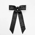 Eleganter schwarzer Ripsband-Haarclip mit langer Schleife auf weißem Hintergrund - Schwarz